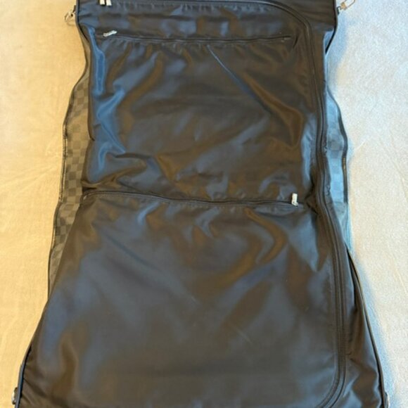 LOUIS VUITTON Garment Bag (3 hanger, pre owned, like new!) - Picture 8 of 15